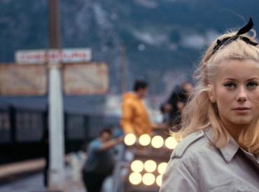 catherine deneuve les parapluies de cherbourg